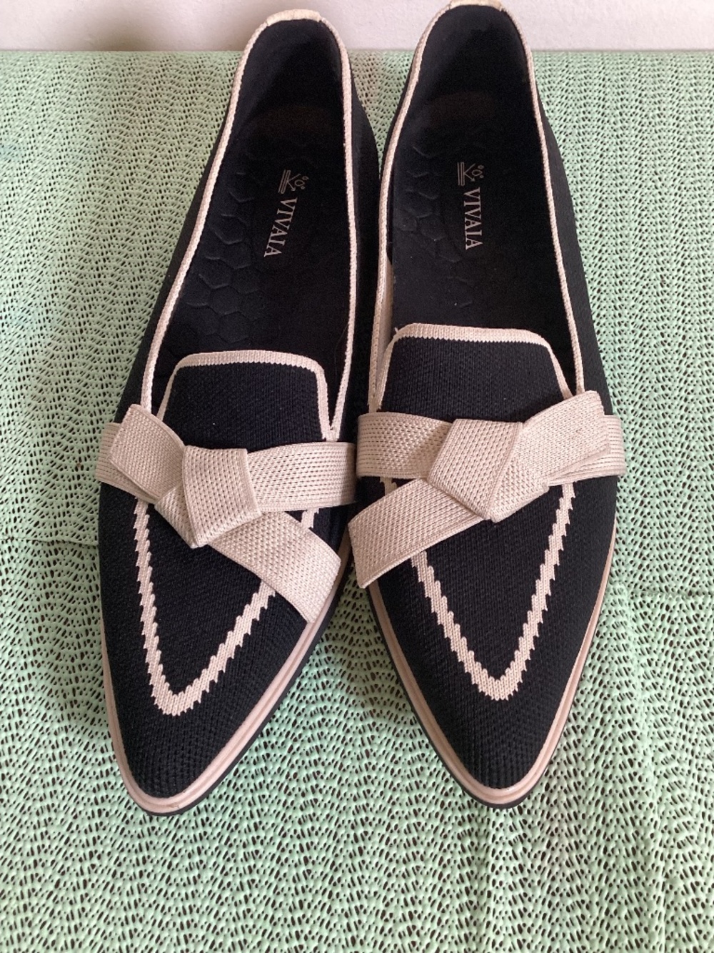VIVIA Two tone loafer with bow accent and pointed toe SZ 40